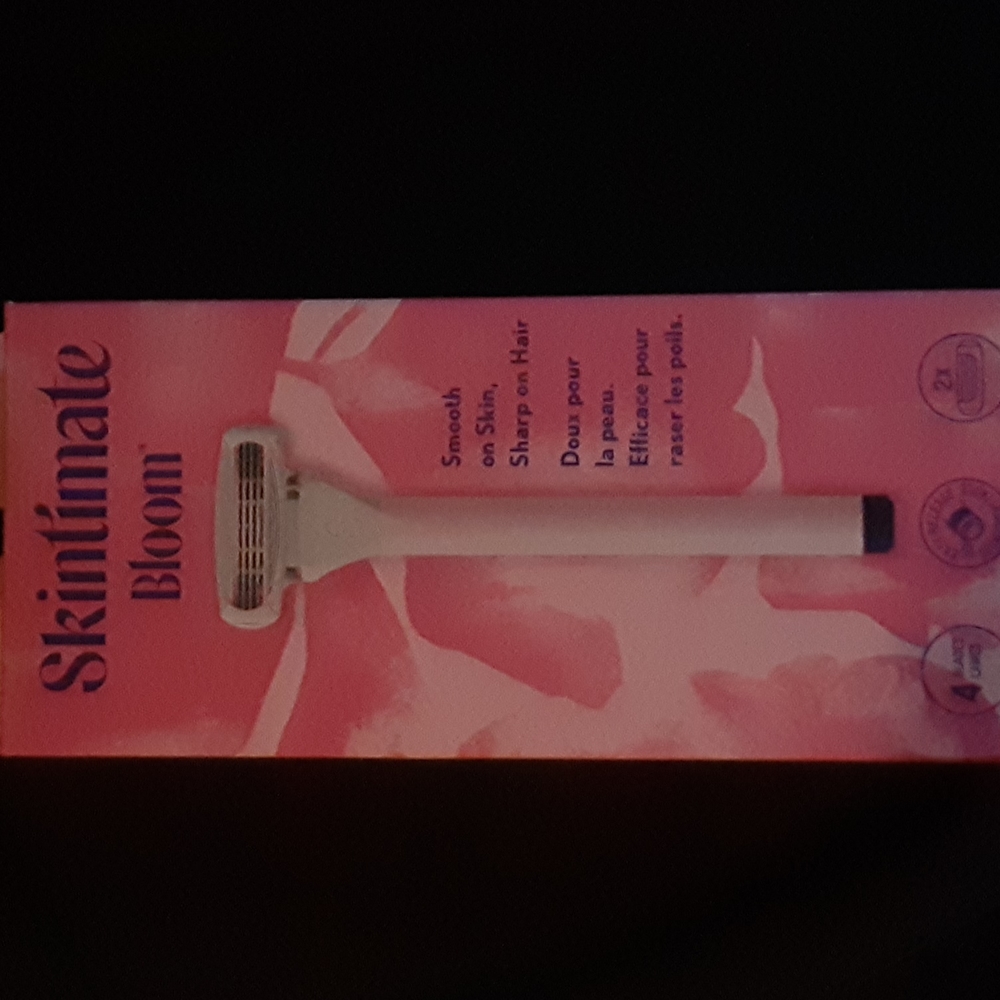 Women's Razor Bundle - Picture 2 of 3